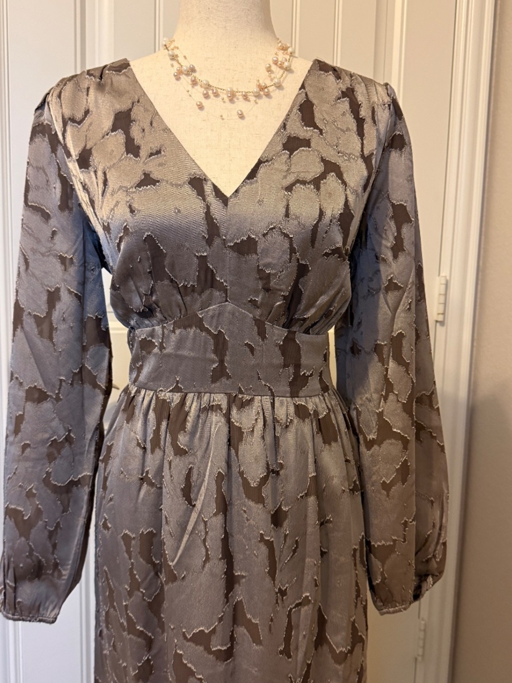 Ann Taylor Factory Mushroom Gray Long Sleeved Dress Size 8